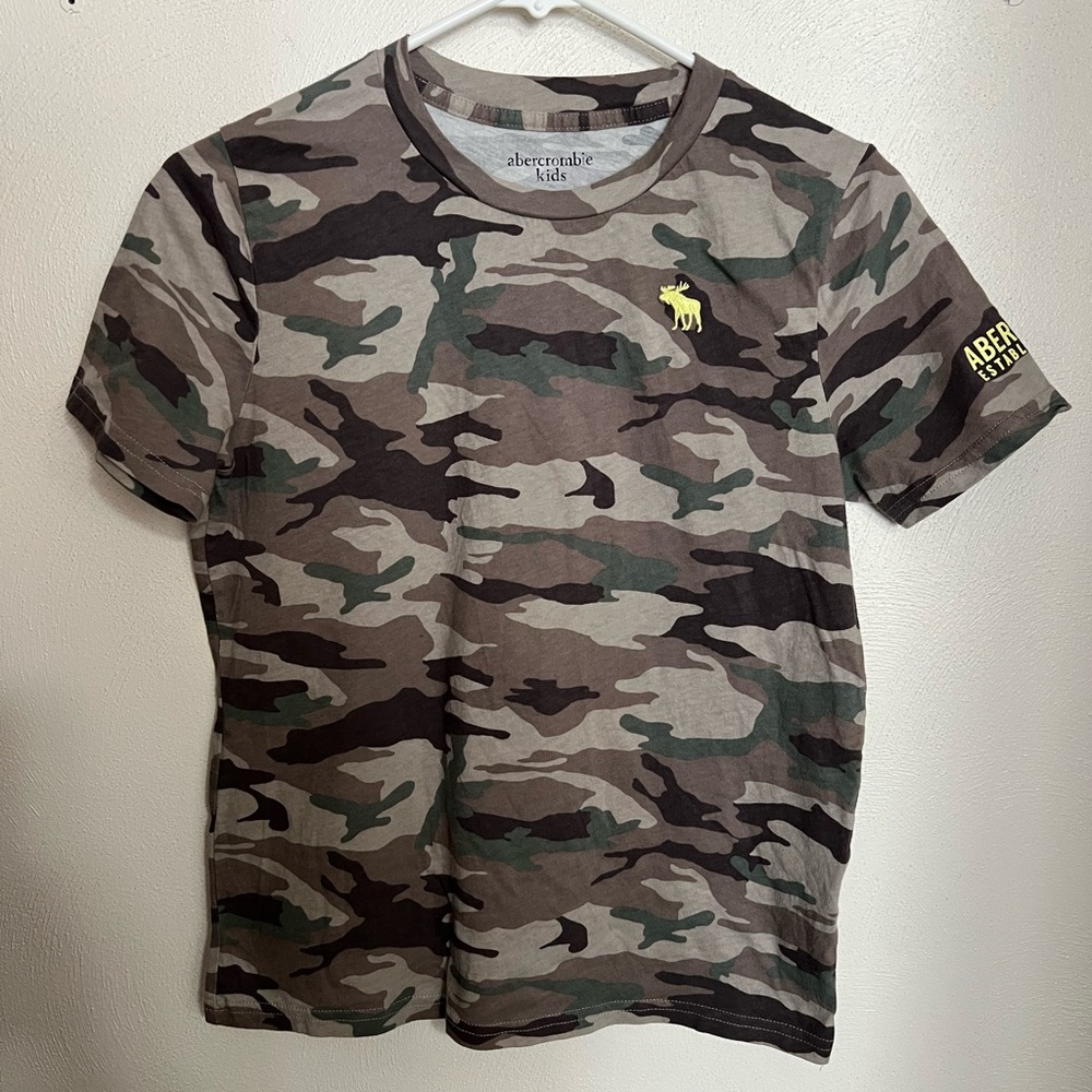 ABERCROMBIE KIDS Classic Camo Print Logo‎ Casual T Shirt Green Tan Black Boy's L